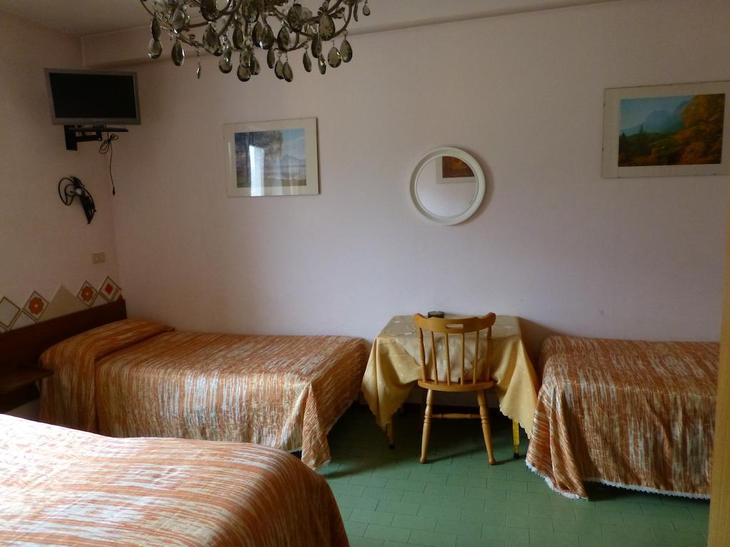 Hotel Beau Sejour Giampietro Andrea Sarre Bilik gambar