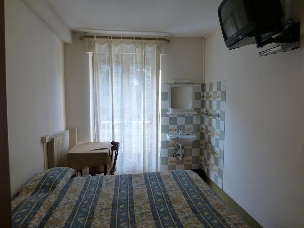 Hotel Beau Sejour Giampietro Andrea Sarre Bilik gambar